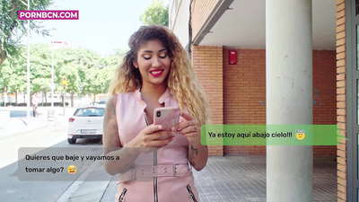 Untrouwe frou op it punt om har jonge leafhawwer hurd te neuken wylst har man wurket. Latina mei titen en in grutte kont. Venus Aphrodite.