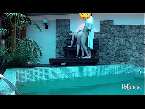 ❤️ Baas noeget faam nei it swimbad, mar koe net wjerstean in hot ❤❌ Seksfideo by ús fy.tradeis.top