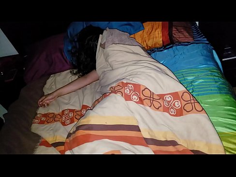 ❤️ Styfsoan bespot syn jonge styfmem wylst se sliept. ❤❌ Seksfideo by ús fy.tradeis.top